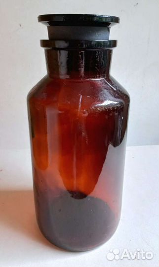 Старинные бутылки и банки аптечные