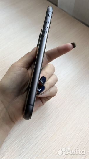 Телефон iPhone 11