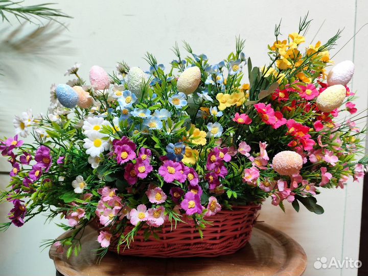 Пасхальная корзина с цветами