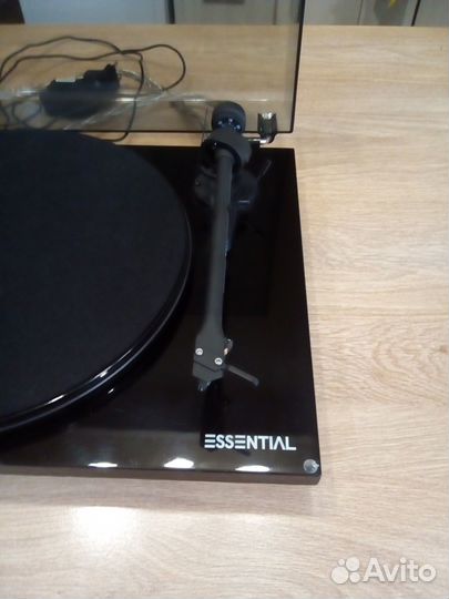 Проигрыватель винила Pro-Ject Essential iii