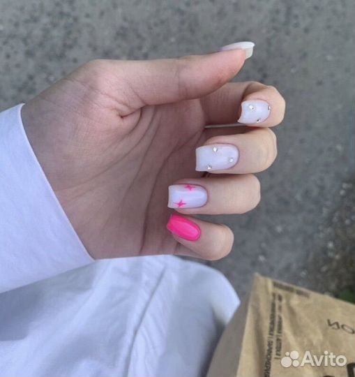 Модель на маникюр