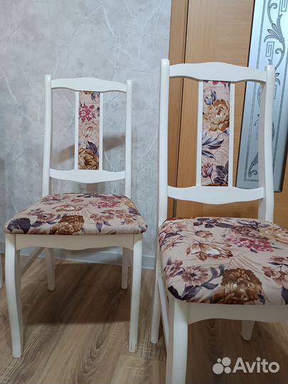 Кухонный стол и стулья