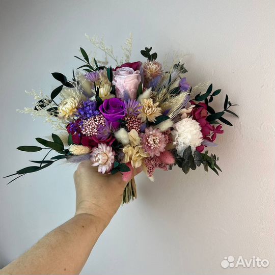 Букет из сухоцветов и стабилизированных цветов
