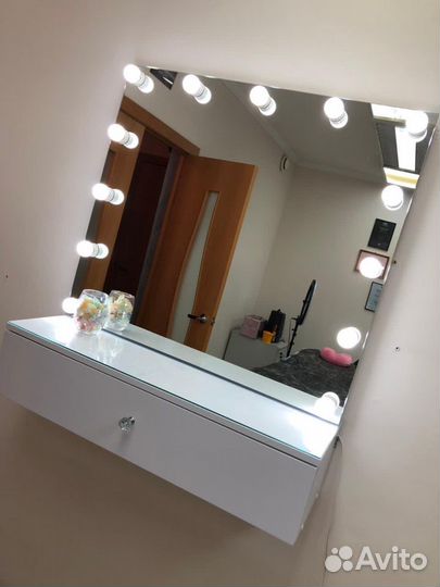 Зеркало для макияжа с подсветкой
