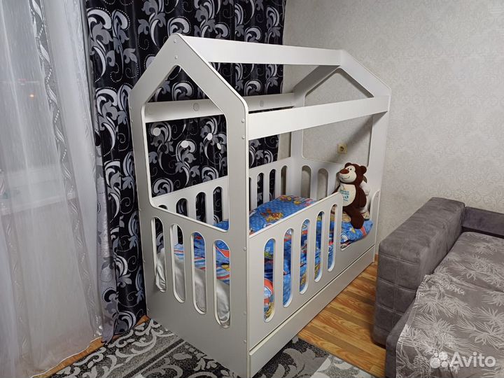 Детская кровать домик бу