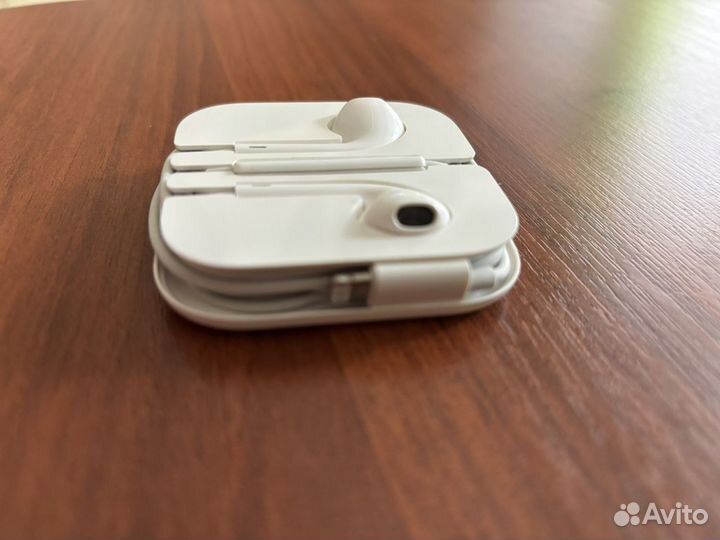 Наушники Apple EarPods lightning