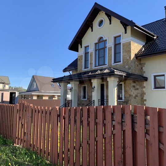 Дом 250 м² на участке 8,1 сот.