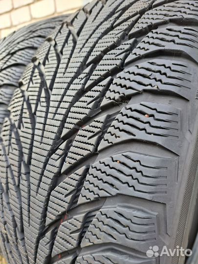 Nokian Tyres Hakkapeliitta R2 235/55 R17 103R