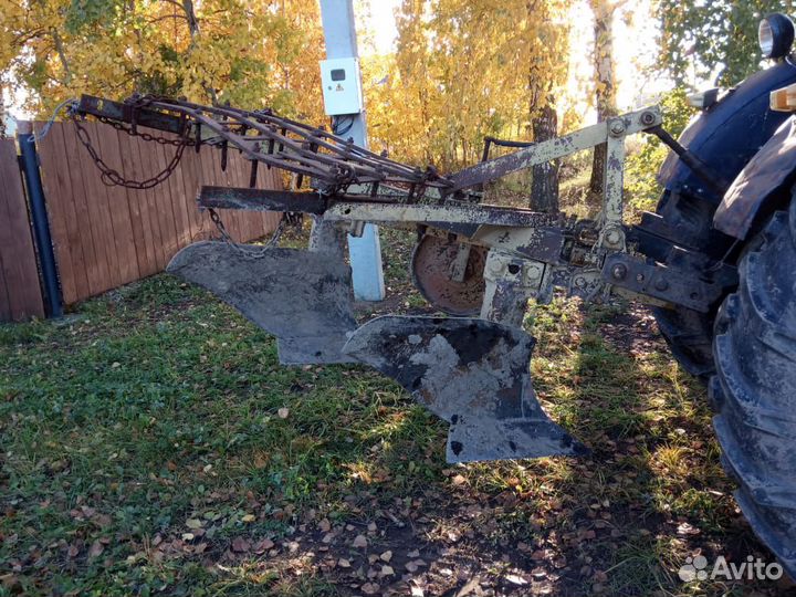 Вспашка земли плугом и фрезой