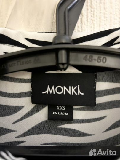 Платье Monki xs