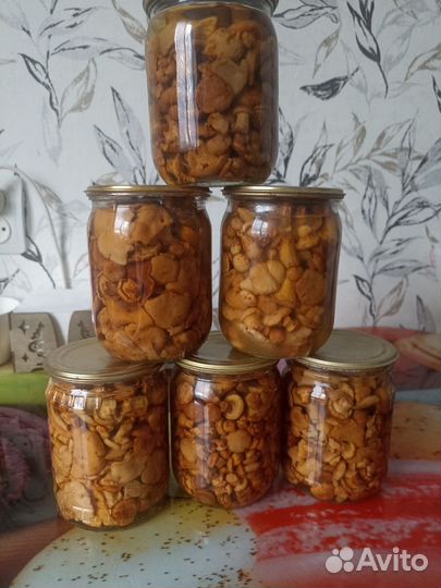 Грибы маринованные