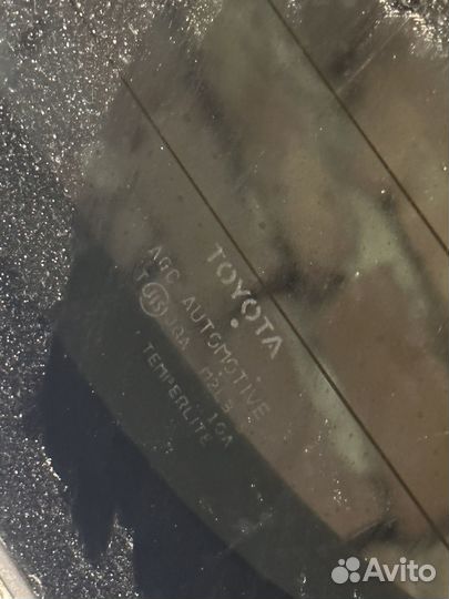 Крышка багажника Toyota Voxy