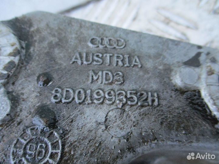 Кронштейн левый двигателя Audi A4 B5 1.6 ADP МКПП