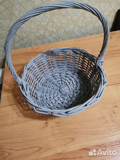 Корзинка из натуральной лозы. Окрашенная