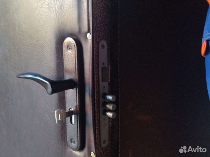 Дверь входная металлическая нестарданая