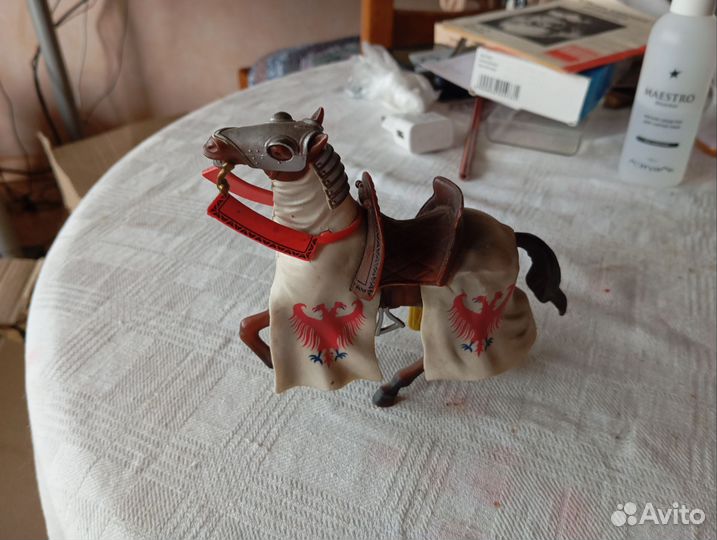 Средневековая лошадь