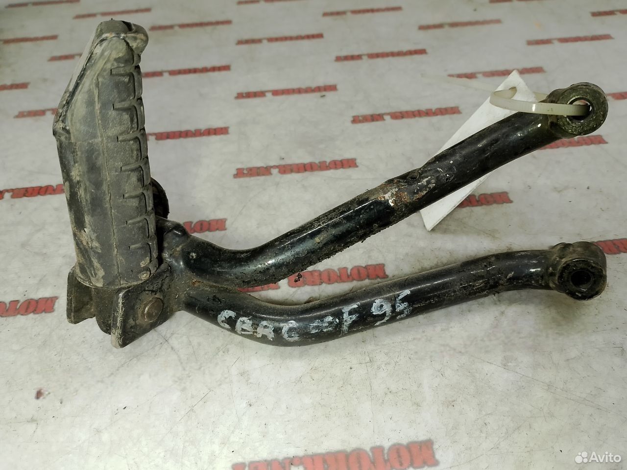 Honda CBR600F 95 кронштейн подножки правый