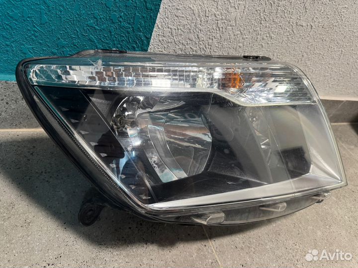 Фара правая Nissan Terrano 2014-н.в