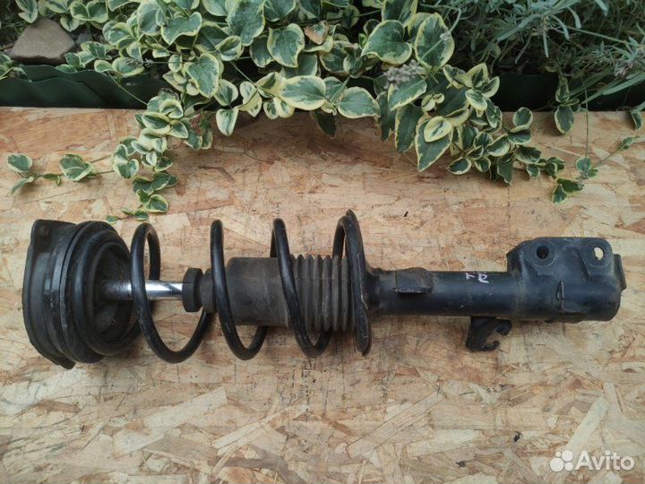 Стойка подвески передняя левая Nissan March AK12