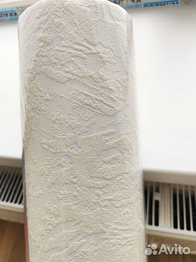 Ламинат новый и обои