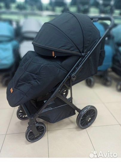 Коляска прогулочная luxmom
