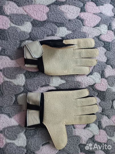 Вратарские перчатки