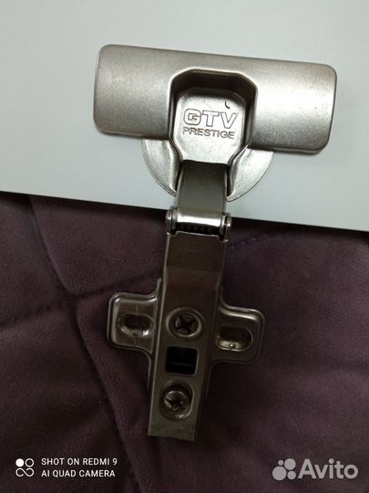 Дверцы с петлями и ручками