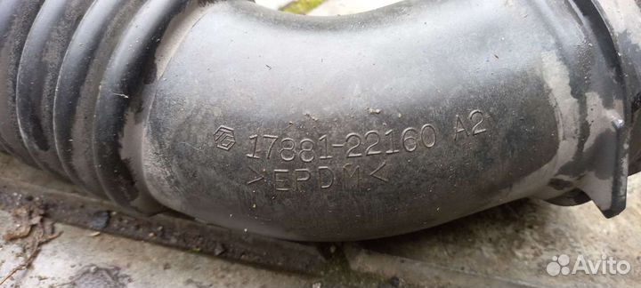 Патрубок воздушного фильтра Toyota Corolla E15 1.6