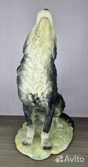 Статуэтка волк