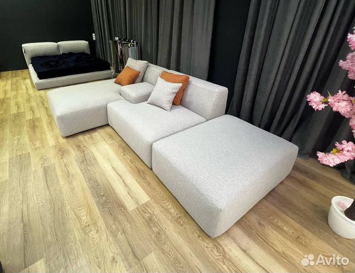 Диван угловой с подушками