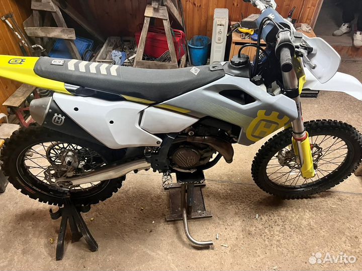 Кроссовый мотоцикл