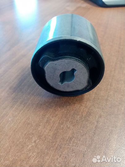 Опора заднего дифференциала Jeep Grand CherokeeWK2