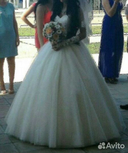 Свадебное платье, молочного цвета