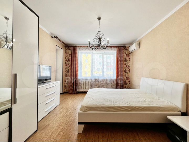 2-к. квартира, 72 м², 8/10 эт.