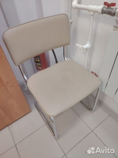 Стул бежевый