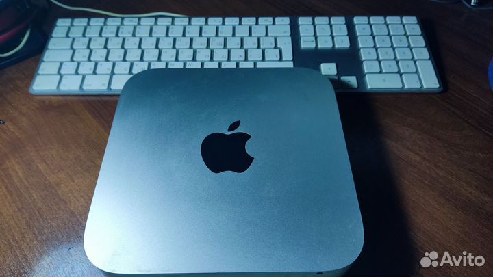 Apple Mac mini 2011 + клавиатура
