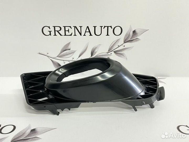 Накладка противотуманки левая Honda Civic 4D 09-11