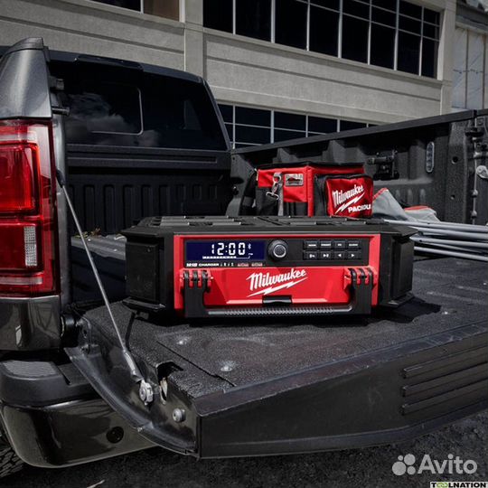 Радио / зарядное устройство Milwaukee M18 Packout