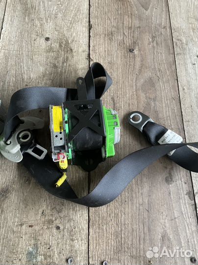 Ремни безопасности левый Toyota Auris E150