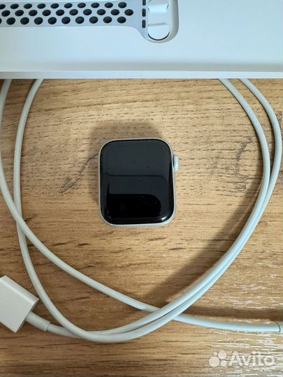 Часы apple watch se 40 mm nike