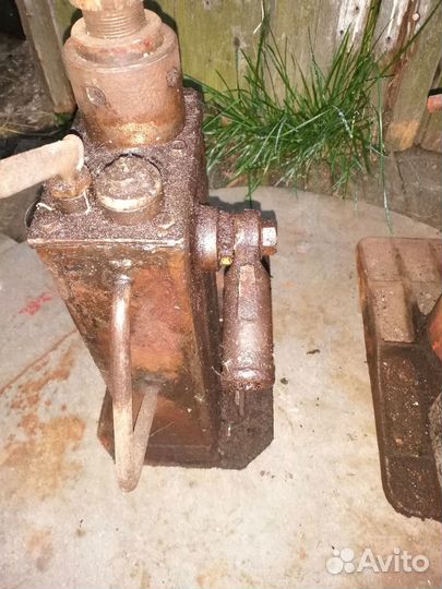 Продаю домкрат