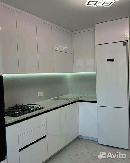 Современный кухонный гарнитур