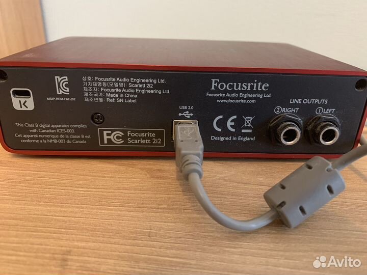 Внешняя звуковая карта Focusrite Scarlett 2i2