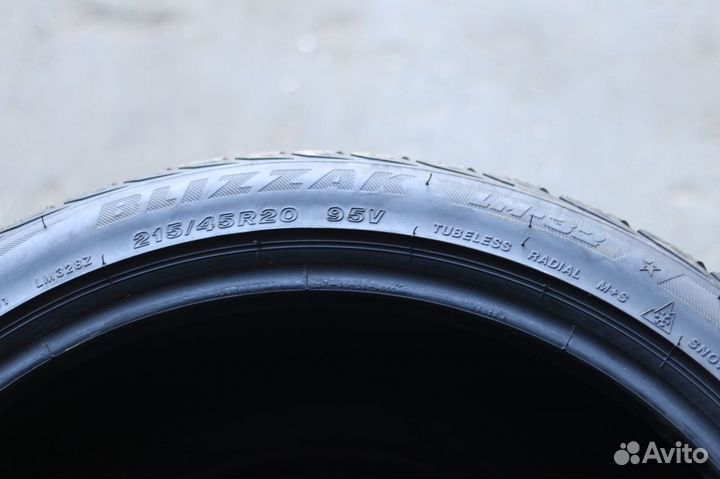 Bridgestone Blizzak LM-32 215/45 R20