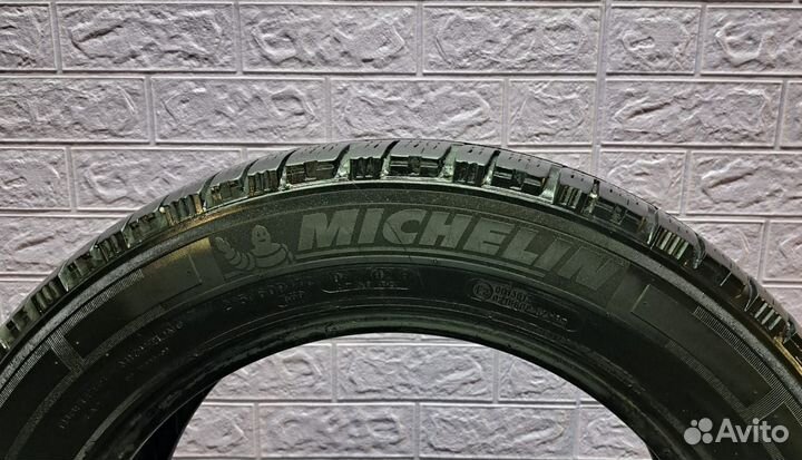 Michelin Agilis Alpin 215/60 R17C 104H