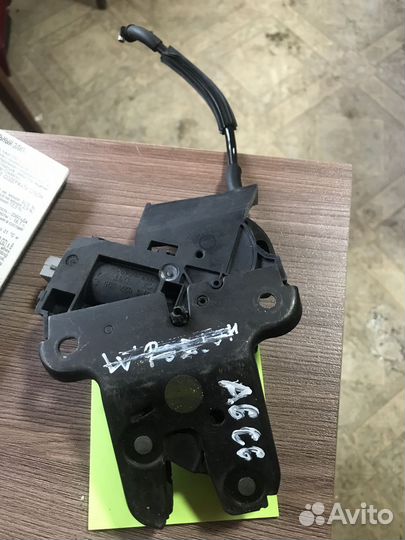 Замок багажника на Ауди A6 C6