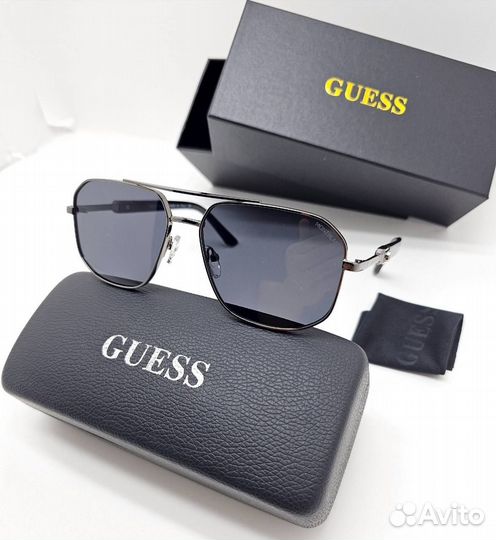 Солнцезащитные очки Guess