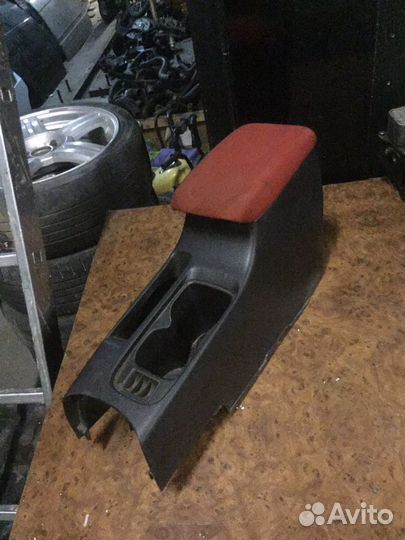 Подлокотник Мицубиси ланцер 9