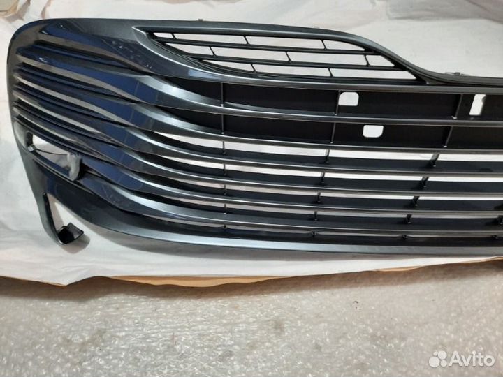 Решетка в бампер передняя Тoyota Camry V70