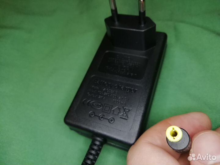 Зарядное устройство для 21В аккумуляторов Li-ion